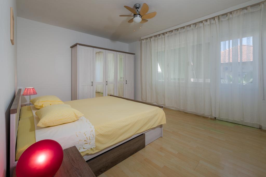 Garden Apartment Kaštela Zimmer foto